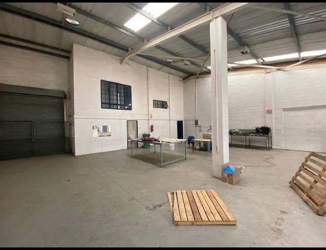 330M² WAREHOUSE TO LET IN GLEN ANIL